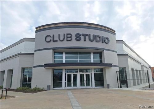 2735 E Maple Rd, Birmingham, MI, 48009-7429 | Card Image