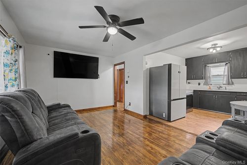 13 Kobelt Dr, Wallkill, NY, 12589-4512 | Card Image