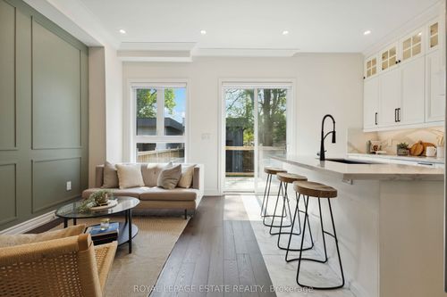 147 Mcintosh St, Toronto, ON, M1N3Y8 | Card Image