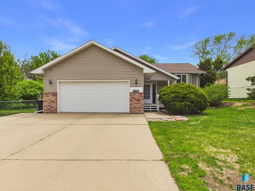 4913 E Cynthia Dr Drive, Sioux Falls, SD, 57110 | Card Image