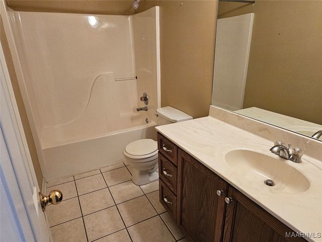 Main bathroom | Image 21