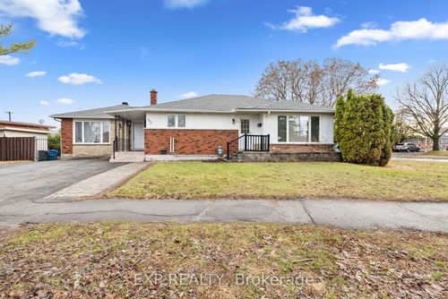 692 Claude St, Ottawa, ON, K1K2S2 | Card Image