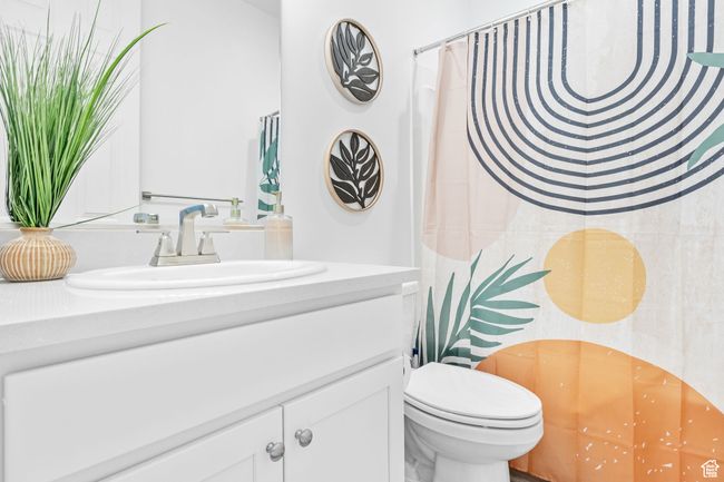 Full bath featuring toilet, vanity, and a shower with curtain | Image 15