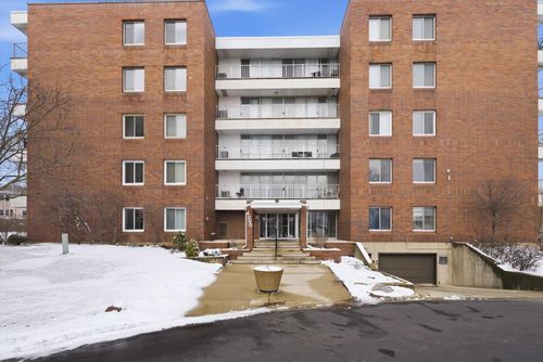apt-201a-4000 Triumvera Dr, Glenview, IL, 60025-3850 | Card Image