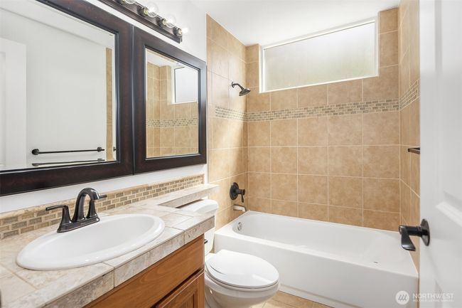 Full Bathroom Upstairs | Image 16