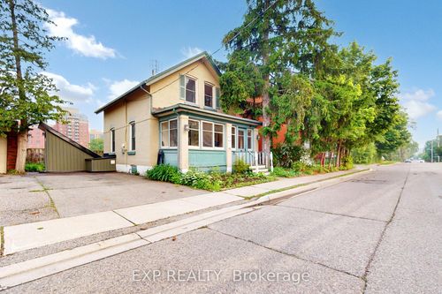 7 David St, Brampton, ON, L6X1J2 | Card Image