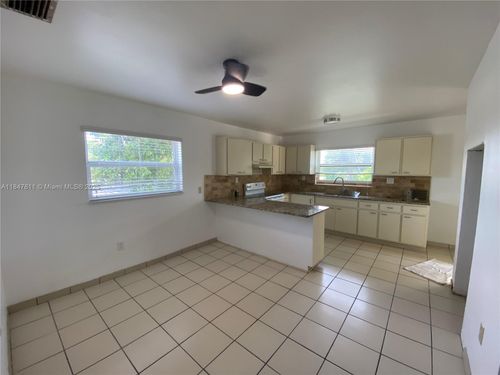 14 Se 8th Ave, Hialeah, FL, 33010-5517 | Card Image
