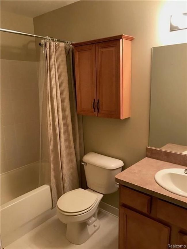 27208 Chesapeake Cir, Condo with 2 bedrooms, 2 bathrooms and null parking in Commerce Twp MI | Image 10
