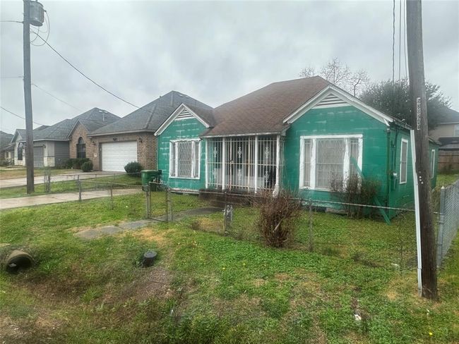 8110 Gladstone St, House other with 3 bedrooms, 1 bathrooms and null parking in Houston TX | Image 4