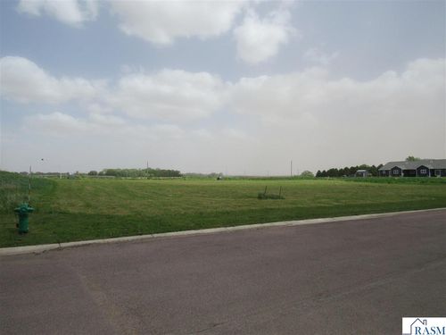121 Bluestem Dr, Blue Earth, MN, 56013-4100 | Card Image