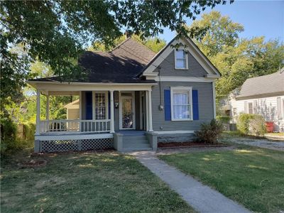 View of front facade with a porch and a front yard | Image 1