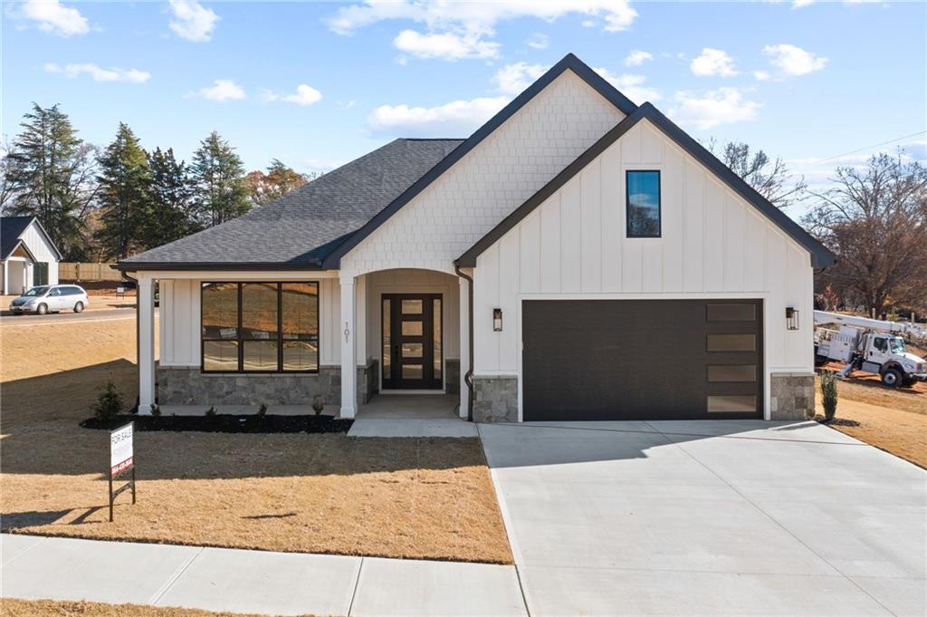 Selby Dr, Clemson, SC 29631
