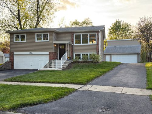 7728 Dalewood Pkwy, Woodridge, IL, 60517-2928 | Card Image