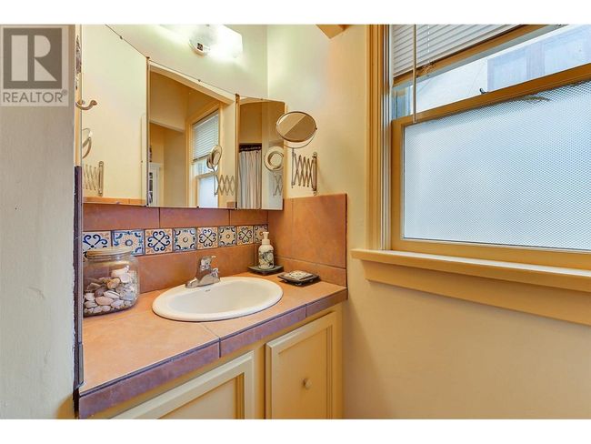 866 Dehart Ave, House other with 3 bedrooms, 1 bathrooms and 2 parking in Kelowna BC | Image 10