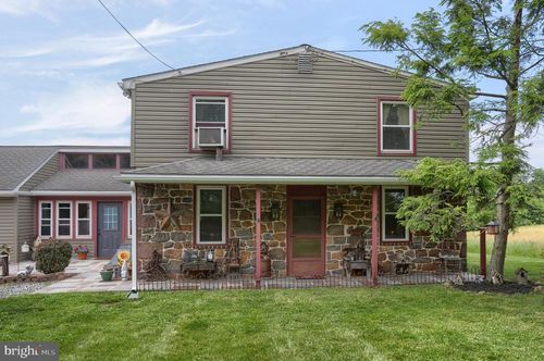6767 Schoolhouse Rd, HERSHEY, PA, 17033-9215 | Card Image