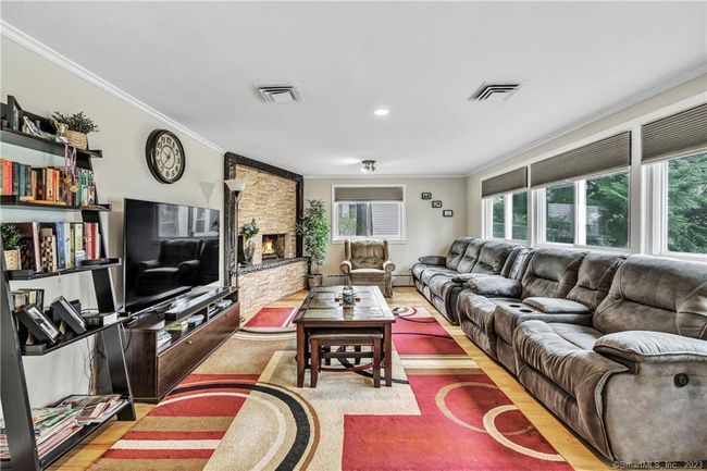 Family Room | Image 31