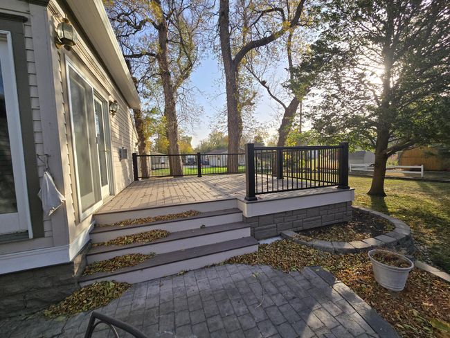 Seller just completed brand new composite 16 x 16 deck | Image 47