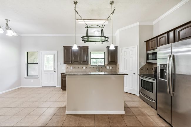 island kitchen and breakfast nook | Image 10