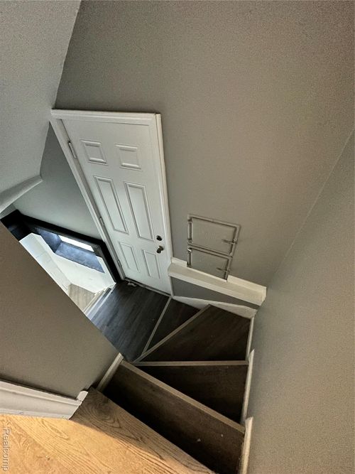 15081 Strathmoor St, Detroit, MI, 48227-2933 | Card Image