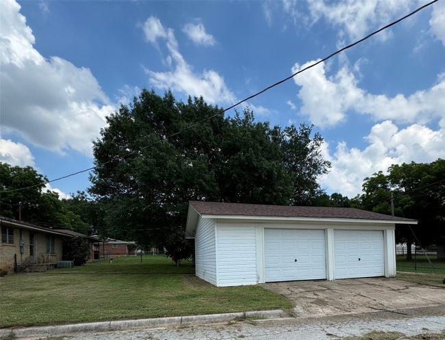 1402 Vine St, Home with 3 bedrooms, 2 bathrooms and 2 parking in Bridgeport TX | Image 20