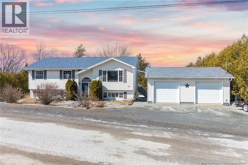 42 Raymond St, Hampton, NB, E5N5J8 | Card Image