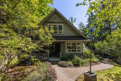 576 Cates Hill Rd, House other with 3 bedrooms, 2 bathrooms and 4 parking in Bowen Island BC | Image 1