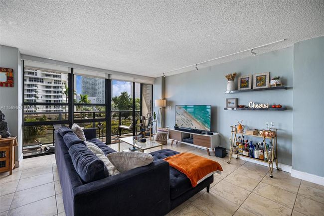 311 - 600 Ne 36th St, Condo with 2 bedrooms, 1 bathrooms and null parking in Miami FL | Image 4