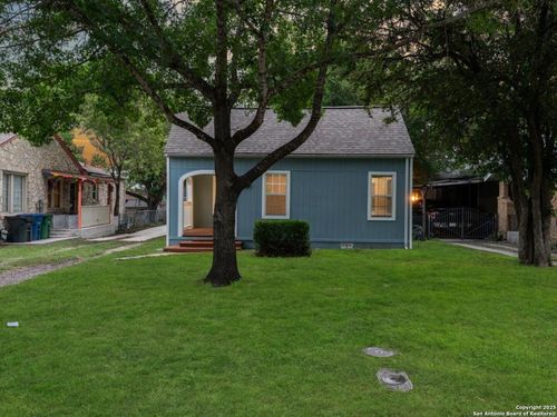 1806 W Mistletoe Ave, San Antonio, TX, 78201-5322 | Card Image