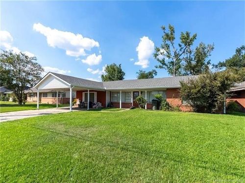 914 Holly St, Lake Charles, LA, 70601-8324 | Card Image