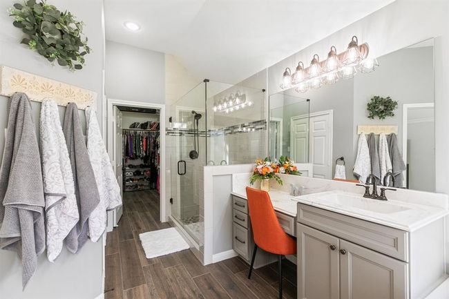 A view of the primary bathroom from another angle. | Image 28