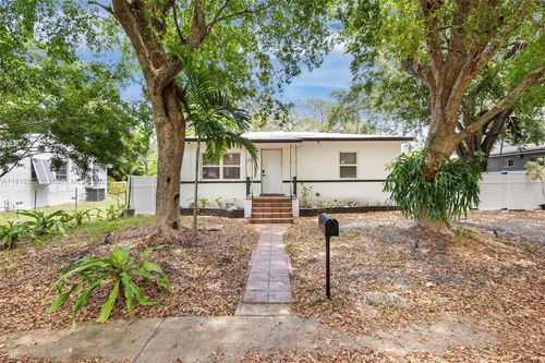 12325 Ne 11th Pl, North Miami, FL, 33161-5814 | Card Image