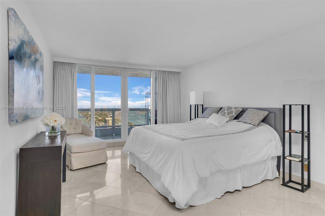 APT-3332 - 1717 N Bayshore Dr, Condo with 2 bedrooms, 2 bathrooms and null parking in Miami FL | Image 16