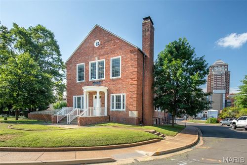 7530 Maryland Ave, Clayton, MO, 63105-3869 | Card Image