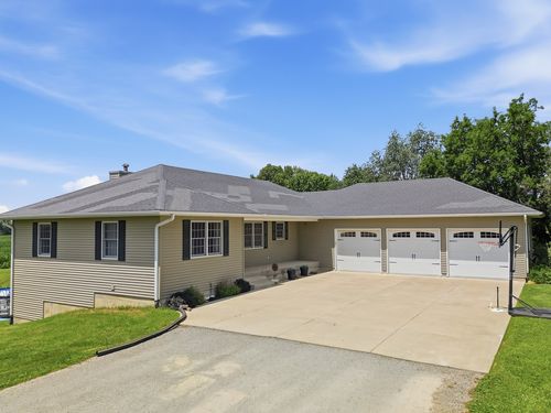 19481 Blue Goose Rd, Morrison, IL, 61270-9817 | Card Image