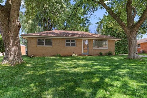 4582 S 62nd St, Greenfield, WI, 53220-3905 | Card Image