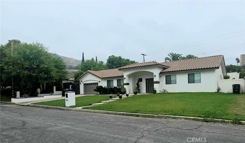 3921 La Hacienda Dr, San Bernardino, CA, 92404-2040 | Card Image