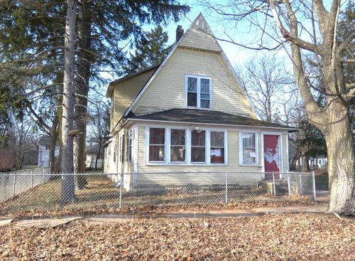 660 Pearl St, Benton Harbor, MI, 49022-4943 | Card Image