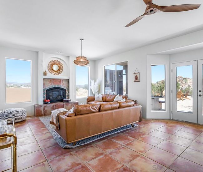 57388 Manzanita Dr, House other with 3 bedrooms, 3 bathrooms and 11 parking in Yucca Valley CA | Image 8