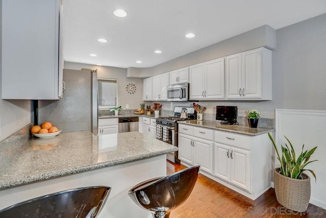 4010 Crown Point Dr, House other with 2 bedrooms, 3 bathrooms and 2 parking in San Diego CA | Image 6