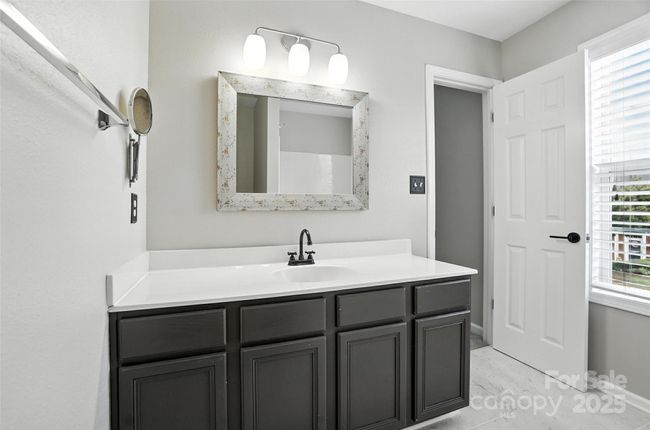 Secondary Bathroom | Image 27