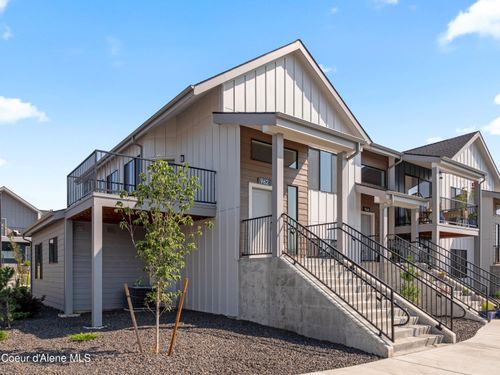 962 E Railroad Ave, Post Falls, ID, 83854-8635 | Card Image