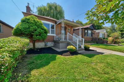 49 Juliet Cres, House other with 2 bedrooms, 2 bathrooms and 3 parking in York ON | Image 3