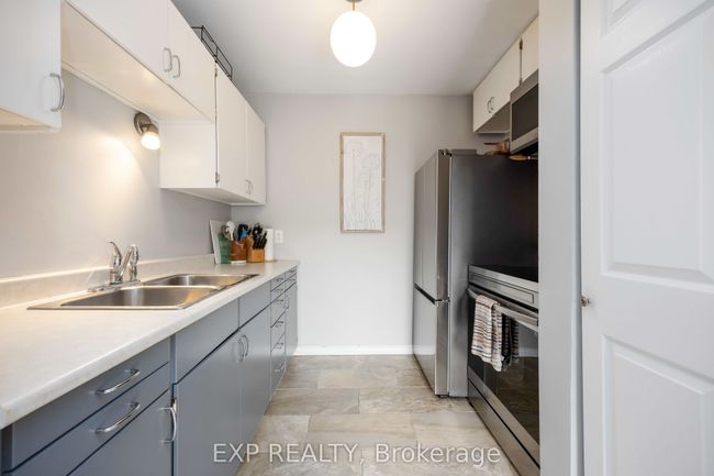 6 - 847 Ross Ave, Condo with 2 bedrooms, 2 bathrooms and 1 parking in Sarnia ON | Image 9