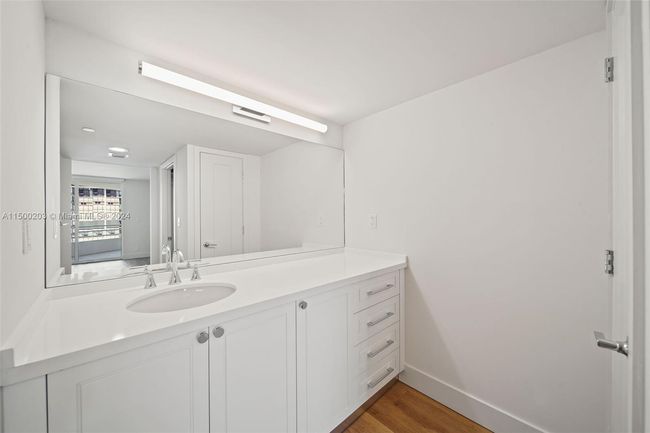 APT-402 - 555 Ne 34 Th St, Condo with 2 bedrooms, 2 bathrooms and null parking in Miami FL | Image 22
