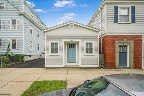 381 Wood Street, Bristol, RI, 02809 | Card Image
