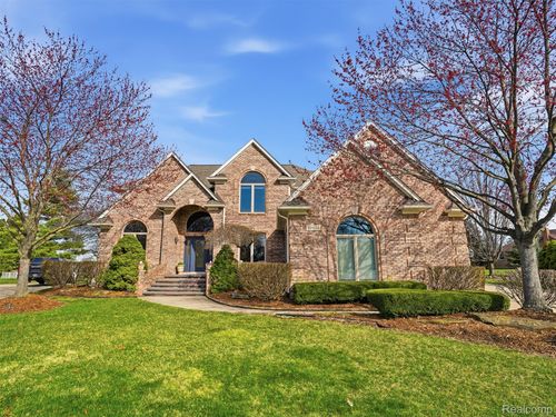 39440 Vassar Ct, Sterling Heights, MI, 48313-5556 | Card Image