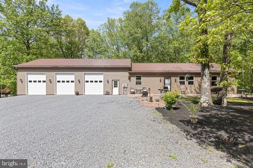 859 Hank Ln, BERKELEY SPRINGS, WV, 25411-6226 | Card Image