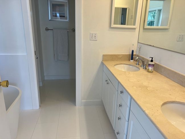 247 Ocean Ave, House other with 6 bedrooms, 5 bathrooms and 4 parking in Marblehead MA | Image 20