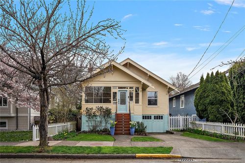 1753 Davie St, Victoria, BC, V8R4W5 | Card Image