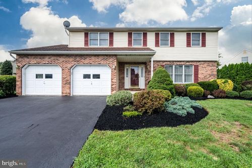 1302 Fredrick Blvd, READING, PA, 19605-1160 | Card Image